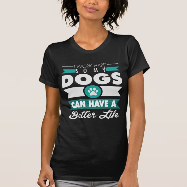 Camiseta Eu trabalho o duro assim que meus cães podem ter (Frente)