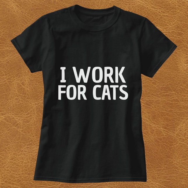 Camiseta Eu Trabalho Para Gatos Engraçado, Preto Personaliz (Criador carregado)