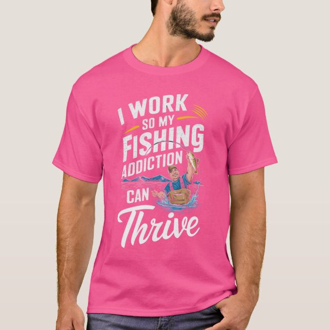 Camiseta Eu Trabalho Para Que Meu Vício De Pesca Possa pros (Frente)