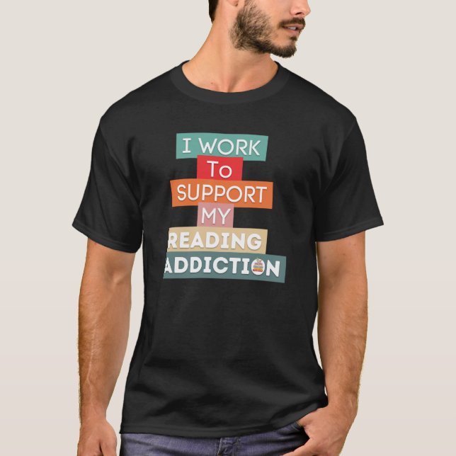 Camiseta Eu Trabalho Para Suportar Meu Vício De Leitura (Frente)