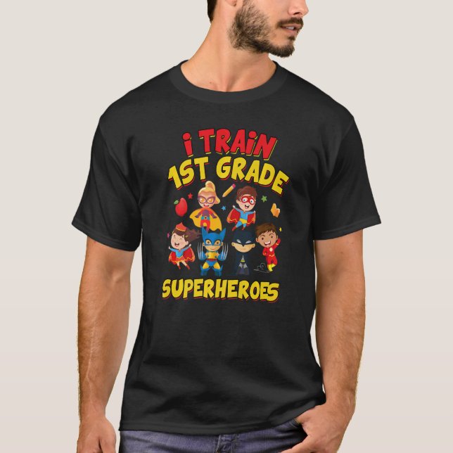 Camiseta Eu Treino Equipe de Professores Super Heroes Crian (Frente)