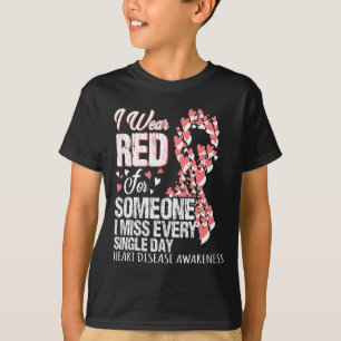 Camiseta Eu Uso Vermelho Por Alguém Que Eu Sinto Saudade To