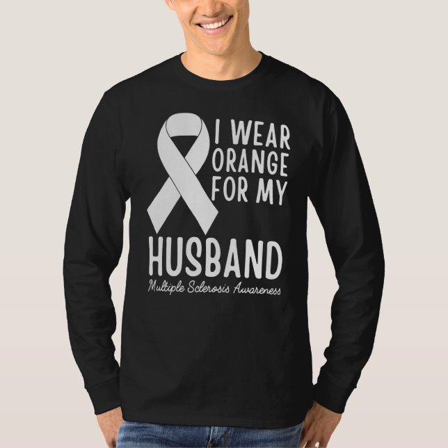 Camiseta Eu Visto Laranja Para O Meu Marido, Sra. Múltipla  (Frente)