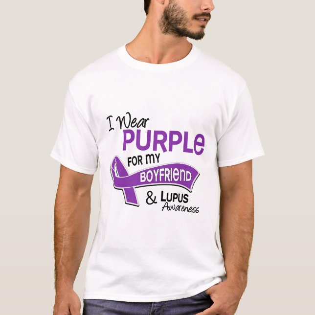 Camiseta Eu visto o roxo para meu lúpus do namorado 42 (Frente)