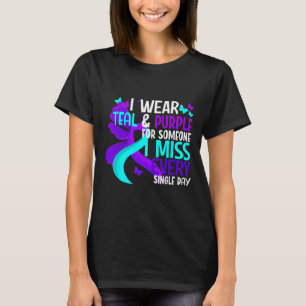 Camiseta Eu Visto Teal E Roxo Por Alguém Que Sinto Falta De