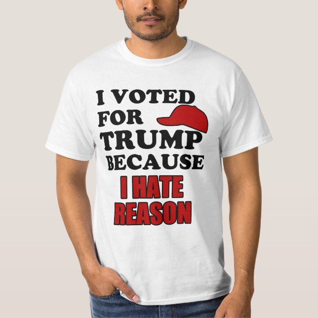 Camiseta Eu votei para o trunfo porque eu deio a razão (Frente)