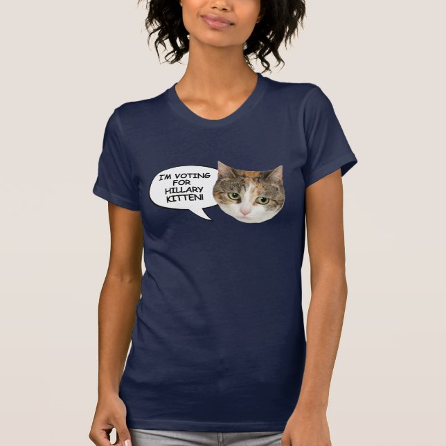 CAMISETA EU VOTO PARA HILLARY KITTEN (Frente)
