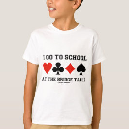 Camiseta Eu vou à escola na mesa da ponte (o humor da