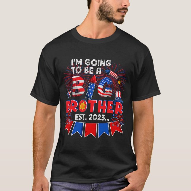 Camiseta Eu vou ser um grande irmão no fogos de artifício d (Frente)
