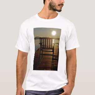 Camiseta EUA, Maine, Rockwood. Uma cadeira com vista para