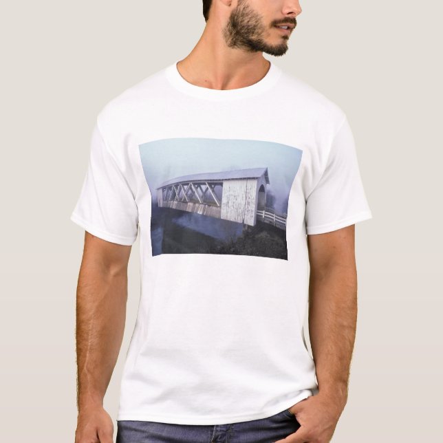 Camiseta EUA, Oregon. Passeios de ponte cobertos por Gilkey (Frente)