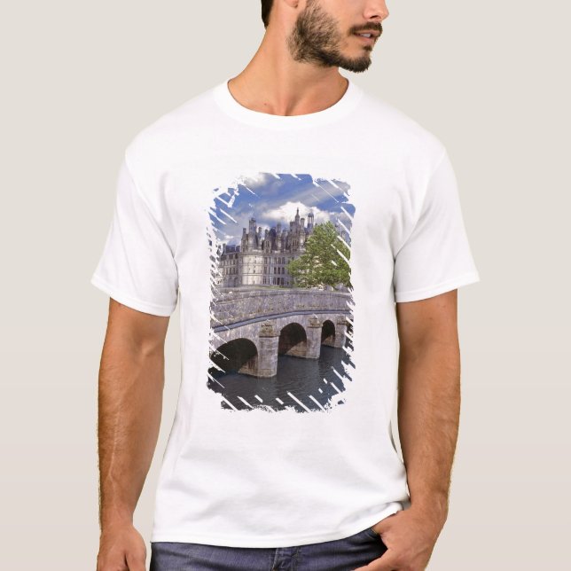 Camiseta Europa, França, Chambord. Uma ponte de pedra (Frente)