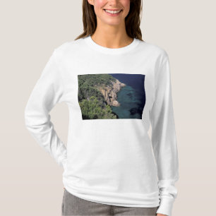 Camiseta Europa, Itália, Toscana. Costa rochosa; Cala