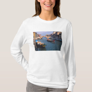 Camiseta Europa, Itália, Veneza. Barcos trazendo