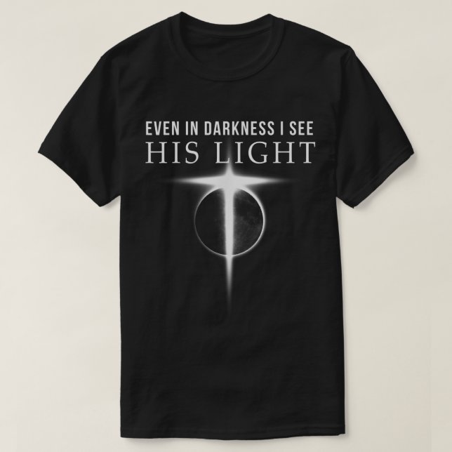 Camiseta Even in Darkness | Christian Faith Design (Frente do Design)