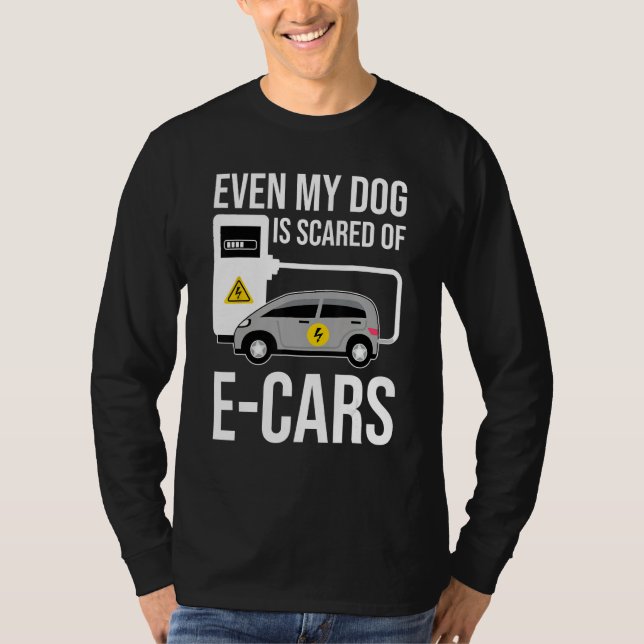 Camiseta Even My Dog Is Afraid Of E Cars Anti Electric Car (Frente)