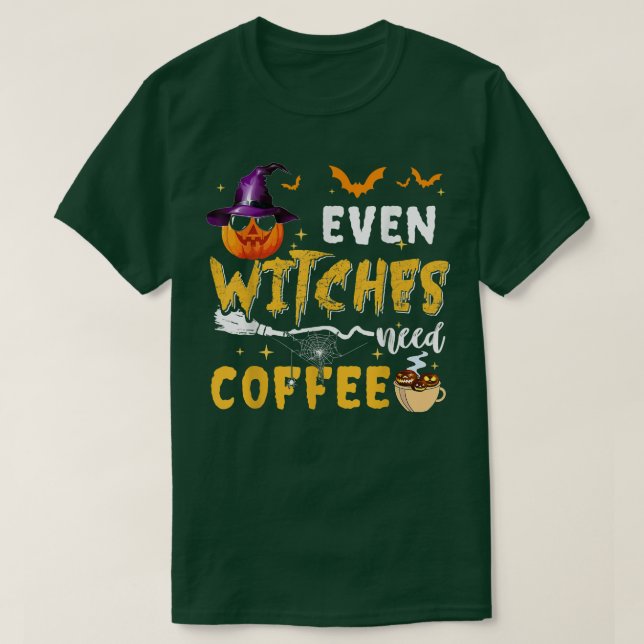 Camiseta Even Witches Need Coffee Spooky Pumpkin Witch Hall (Frente do Design)