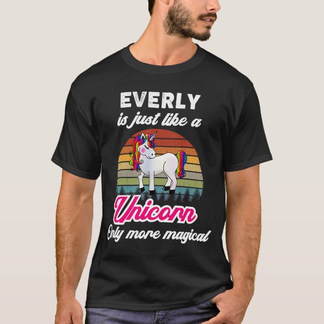 Camiseta Everly é como uma mulher do Unicórnio, dona do nom (Frente)