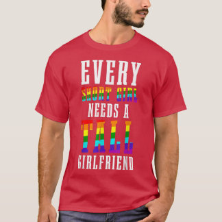 Camiseta Every Short Girl Needs A Tall Girlfriend LGBTQ Les