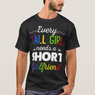 Camiseta Every Tall Girl Needs A Short Girlfriend Womens LG