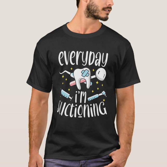 Camiseta Everyday I m Suctioning Dental Assistant Dentist (Frente)