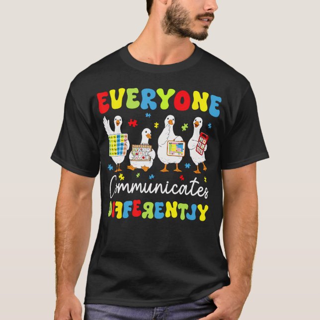 Camiseta Everyone Communicates Differently Autism (Frente)