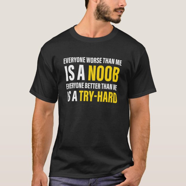 Camiseta Everyone worse than me is a noob Apparel (Frente)