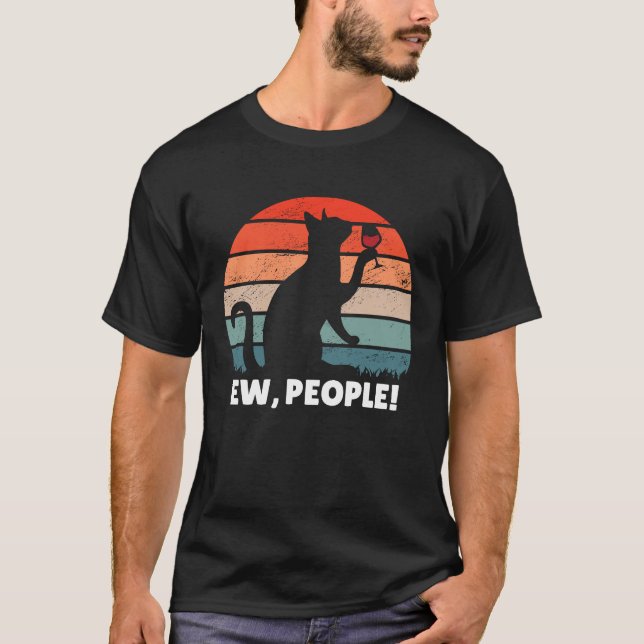 Camiseta Ew Pessoas com Vinho de Gato Antigo Sarcástico (Frente)