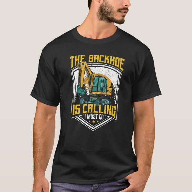 Camiseta Excavator Operator, The Backhoe Is Calling I Must  (Frente)