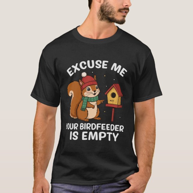 Camiseta Excuse Me Your Birdfeeder Is Empty Funny Squirrel (Frente)