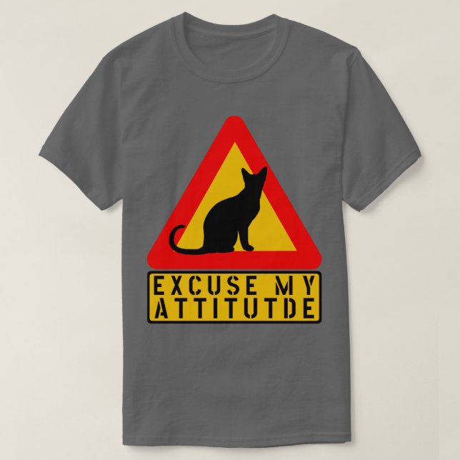 CAMISETA EXCUSE MY ATTITUDE CAT WARNING FUNNY SIGN (Frente do Design)