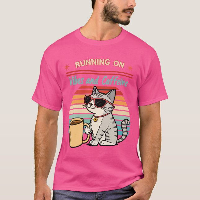 Camiseta Executando em Vibes & Caffeine - Legal Cat Retro (Frente)