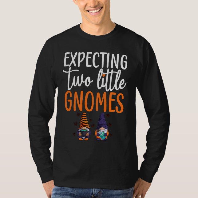 Camiseta Expecting Two Little Gnomes Halloween Pregnancy Tw (Frente)