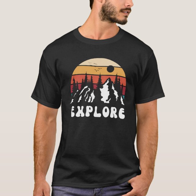 Camiseta Explorar a estrada de Viagem para o acampamento de (Frente)