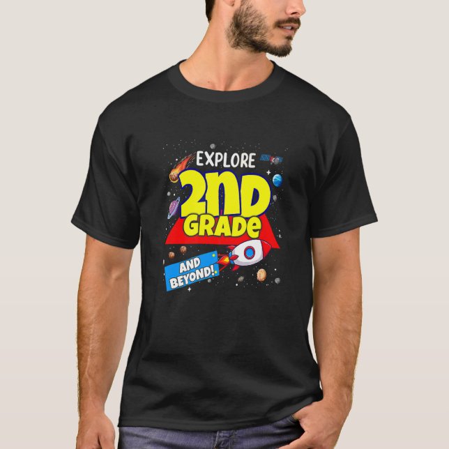 Camiseta Explorar E Além Do segundo De Volta Para O School  (Frente)