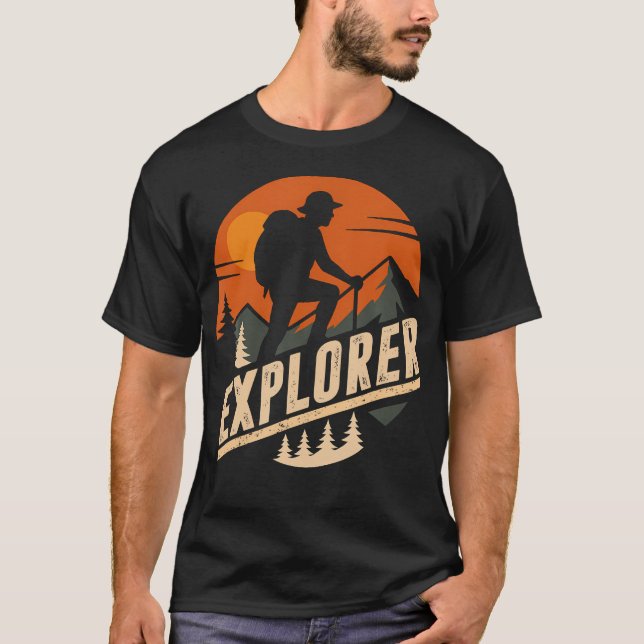 Camiseta Explore More Trekking Mountains Camping Funny Expl (Frente)