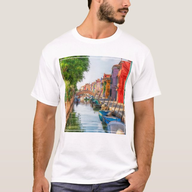 Camiseta Explore o Charme Vibrante de Burano (Frente)