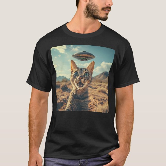 Camiseta Extraterrestrial Encounter Cat Selfie with Alien U (Frente)