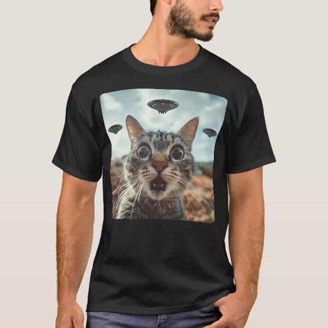 Camiseta Extraterrestrial Encounter Cat Selfie with Alien U (Frente)
