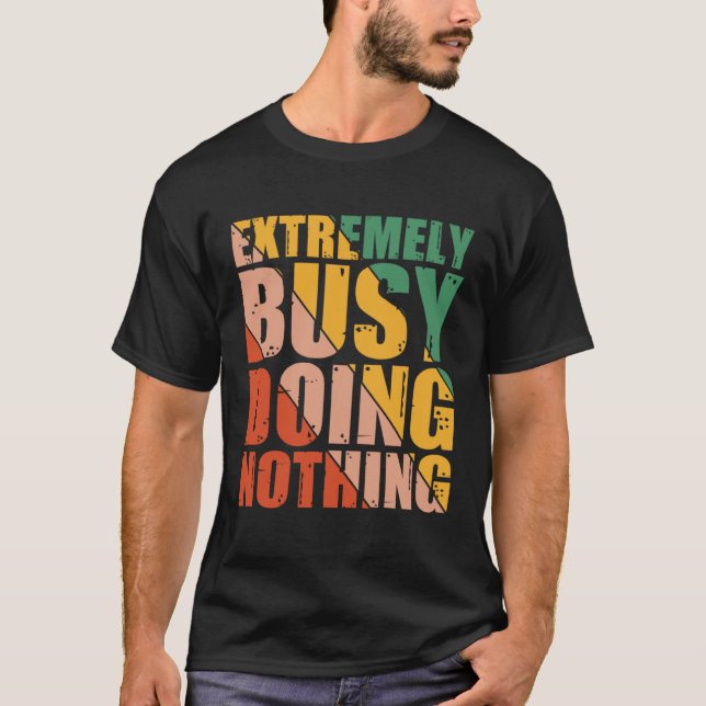 Camiseta Extremely Busy Doing Nothing (Frente)