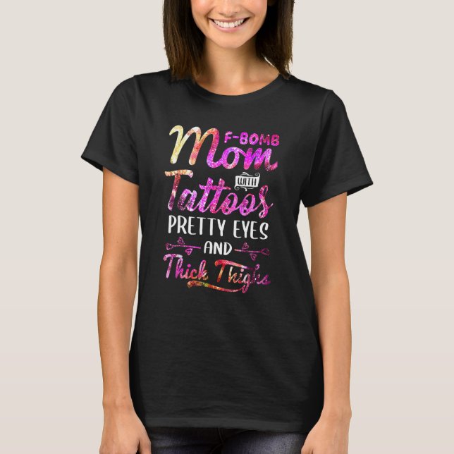 Camiseta F Bomb Mom With Tattoos Pretty Eyes And Thick Thig (Frente)