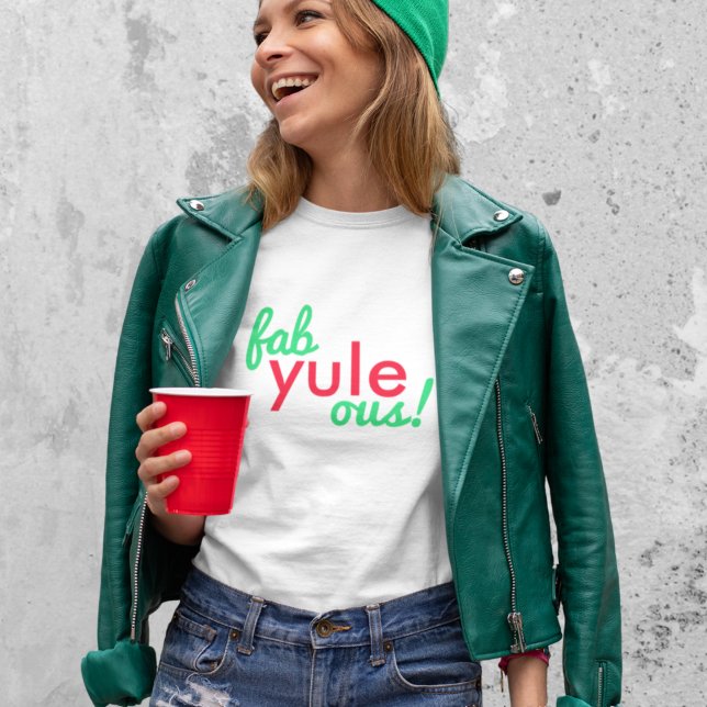 Camiseta Fab Yule Ous | Fabuloso Fábrica de Na moda de Nata (Modern “Fab Yule Ous!” T-shirt created for stylish, cheerful, and confident Christmas looks)