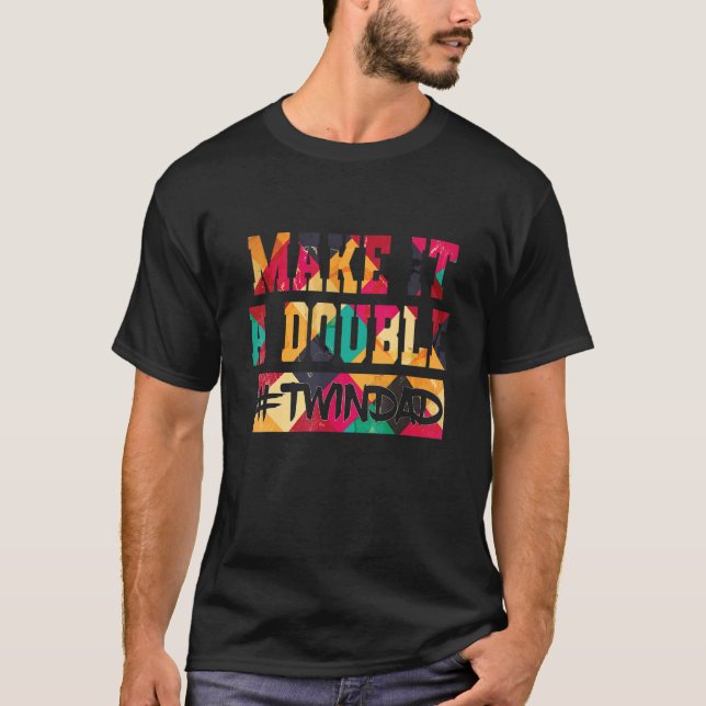 Camiseta Faça Um Duplo E Orgulhoso Pai Dos Gêmeos. (Frente)