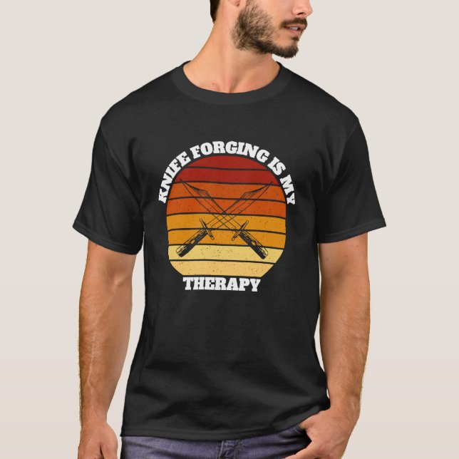 Camiseta Facas Forjadas Faca Forjando Dizendo (Frente)