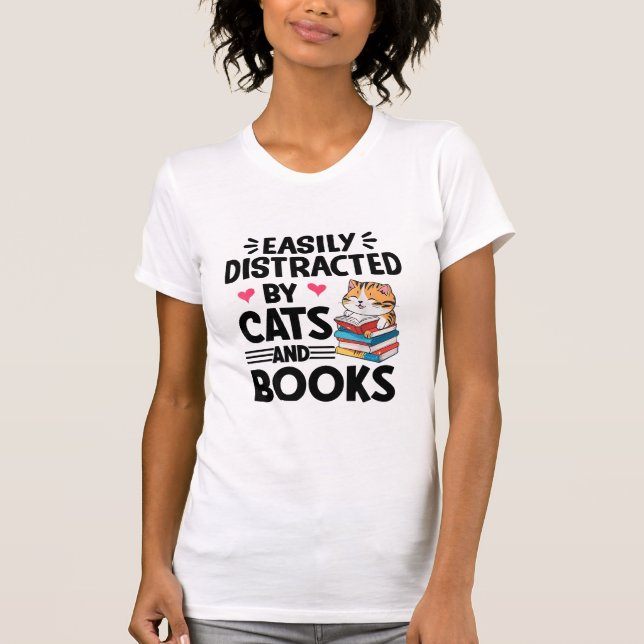 Camiseta Fácil distração de gatos e livros (Frente)