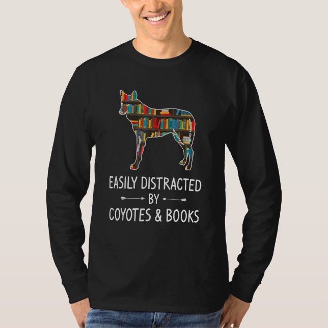Camiseta Fácil Distração Por Coyotes E Livros, O Pup Wolf (Frente)