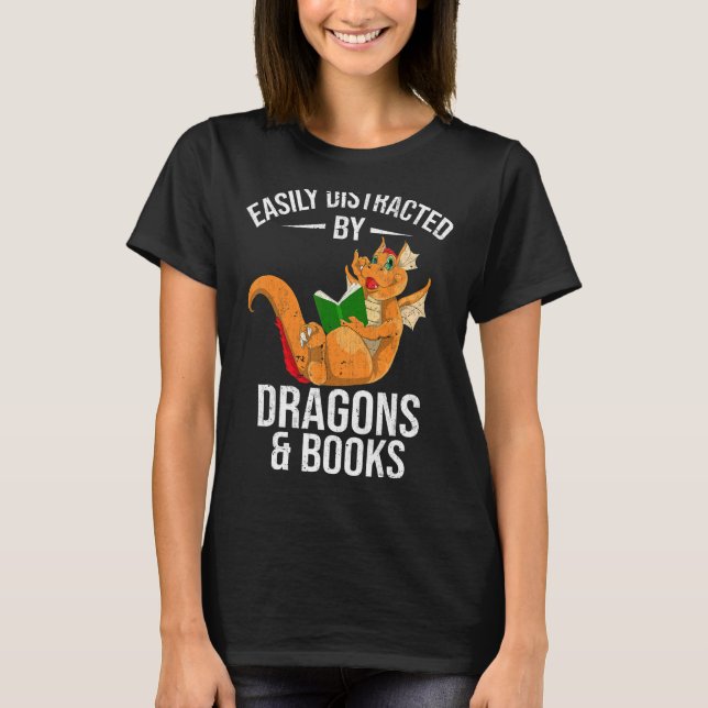 Camiseta Fácil Distração Por Dragões E Livros Lendo Boo (Frente)