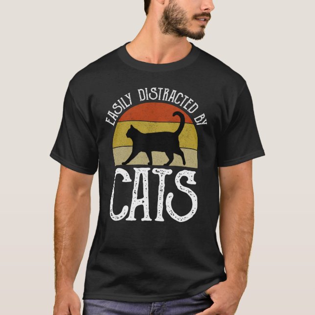 Camiseta Fácil Distração Por Gatos (Frente)