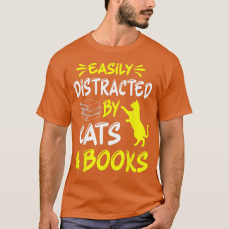 Camiseta Fácil distração por Gatos e Livros 11