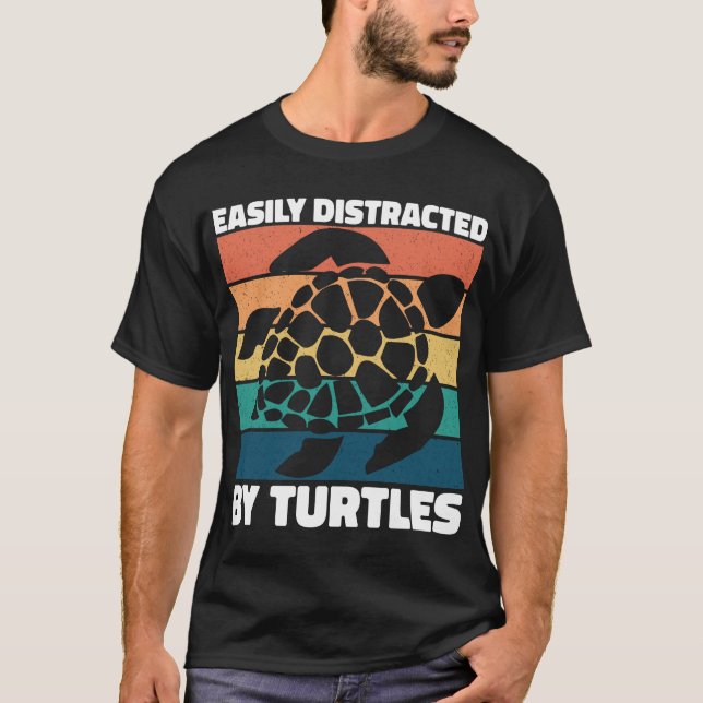 Camiseta Fácil Distração Por Tartarugas Legal No Mar Engraç (Frente)
